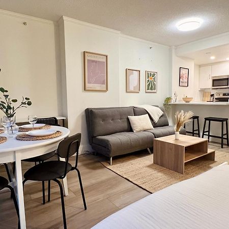 Stunning Skyline Views In A Cozy And Stylish Abode Lejlighed Vancouver Eksteriør billede