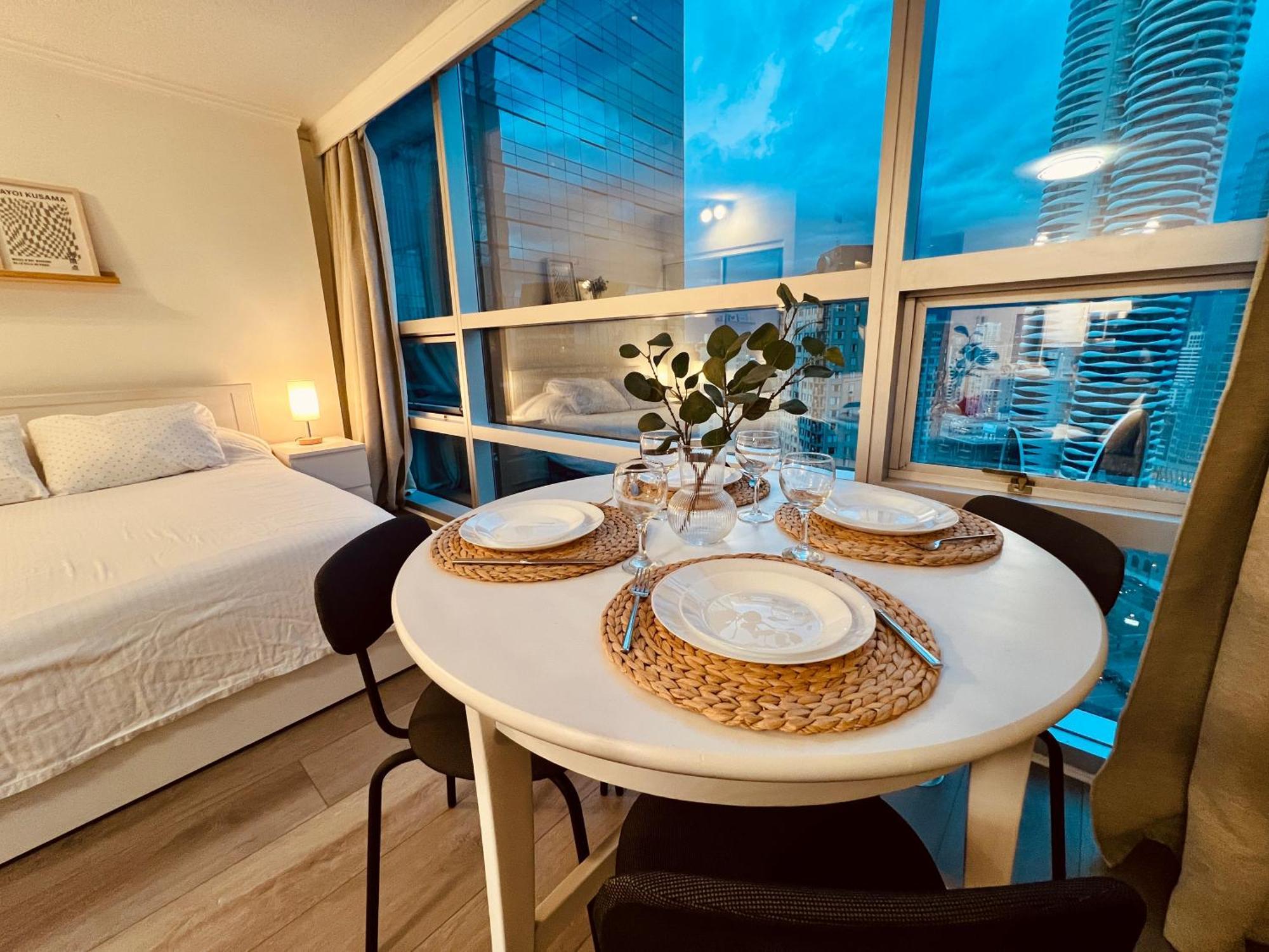 Stunning Skyline Views In A Cozy And Stylish Abode Lejlighed Vancouver Eksteriør billede