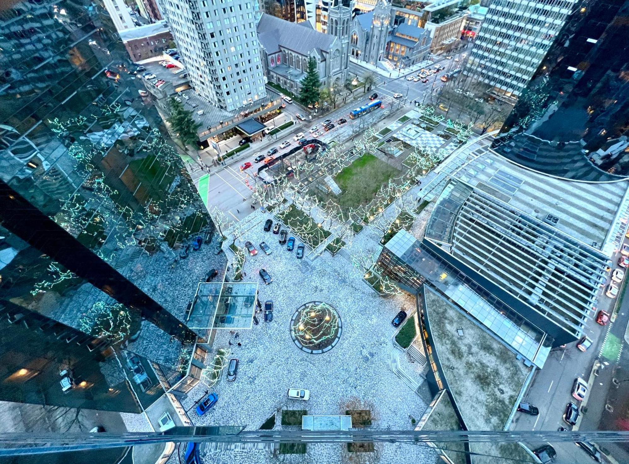 Stunning Skyline Views In A Cozy And Stylish Abode Lejlighed Vancouver Eksteriør billede