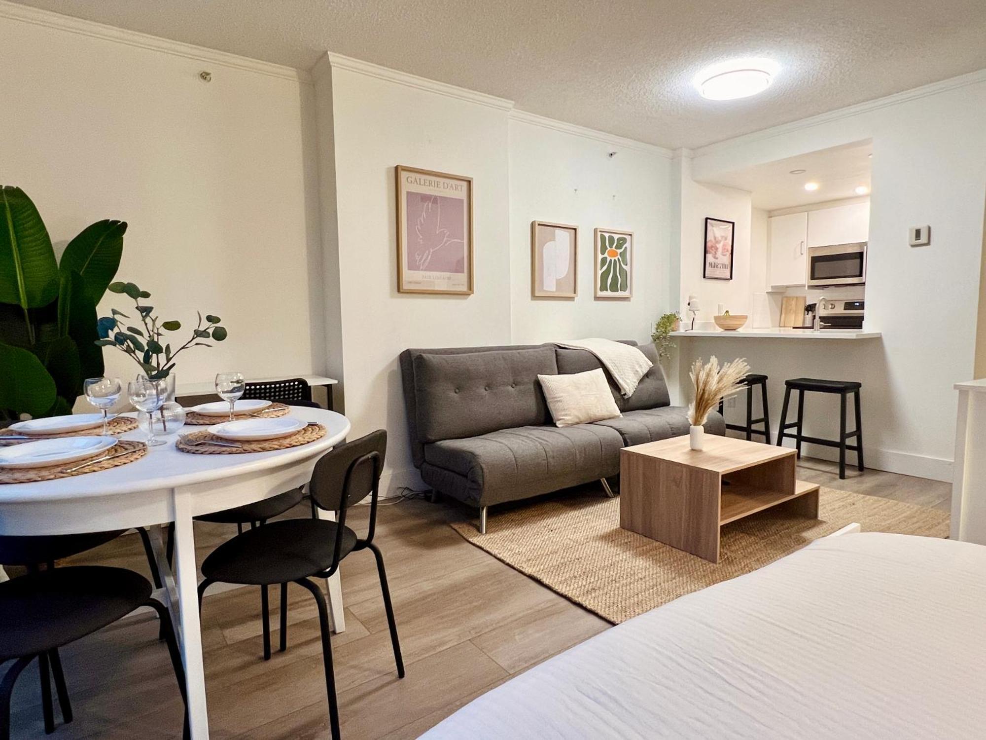 Stunning Skyline Views In A Cozy And Stylish Abode Lejlighed Vancouver Eksteriør billede