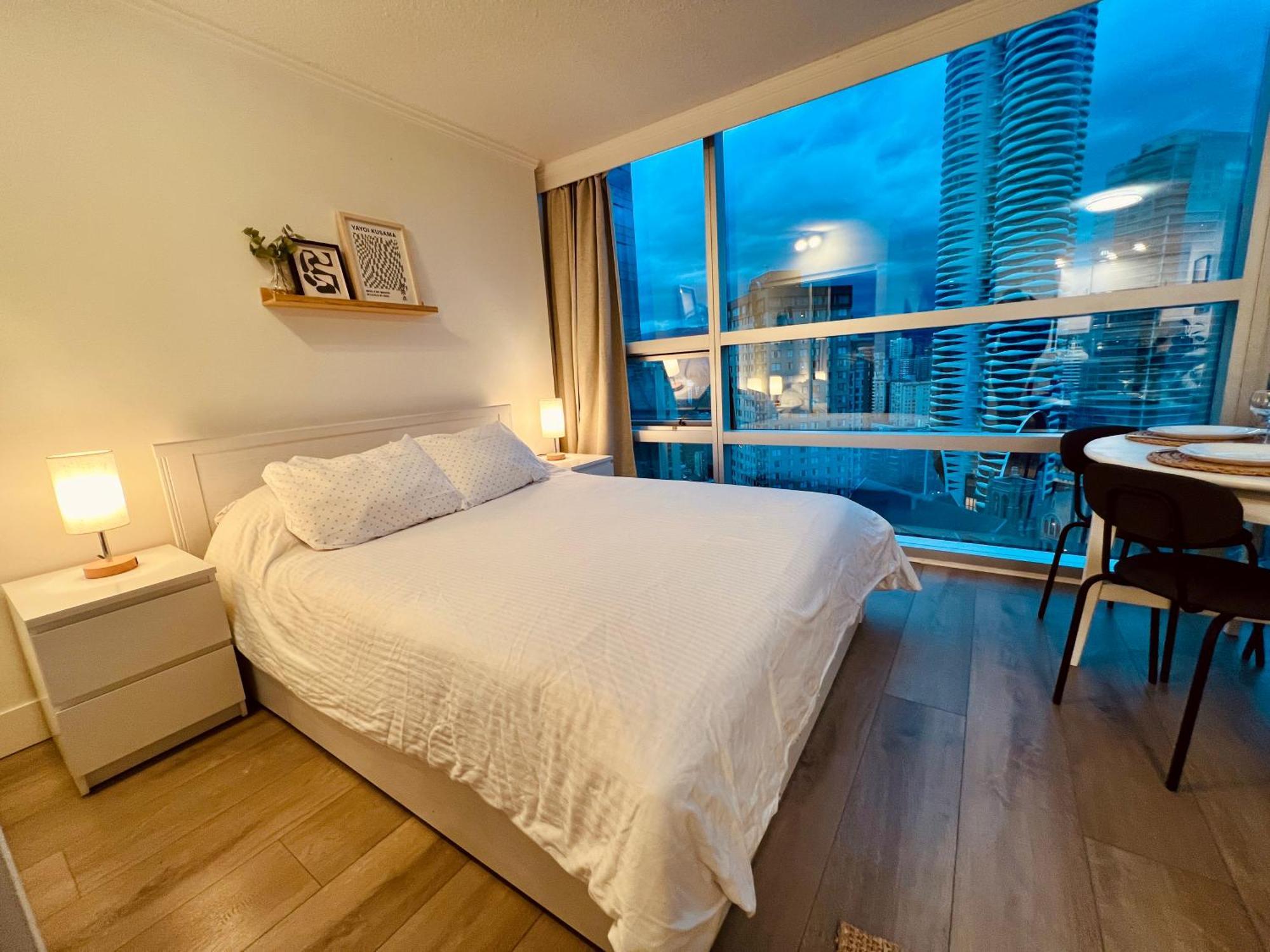 Stunning Skyline Views In A Cozy And Stylish Abode Lejlighed Vancouver Eksteriør billede