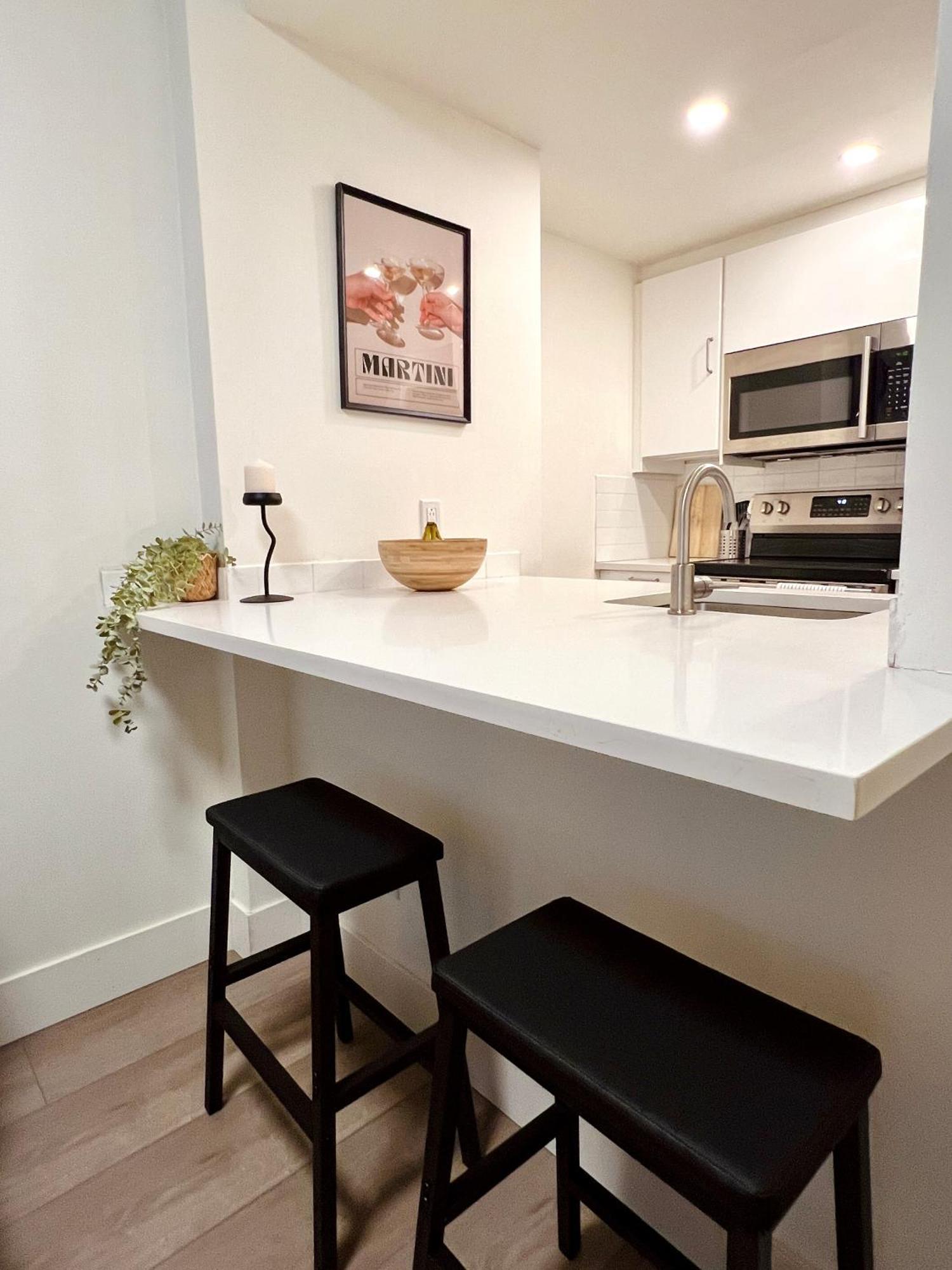 Stunning Skyline Views In A Cozy And Stylish Abode Lejlighed Vancouver Eksteriør billede